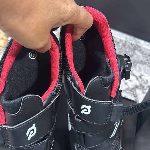 Peloton cycling shoes and free water bottle - Picture 3 of 5